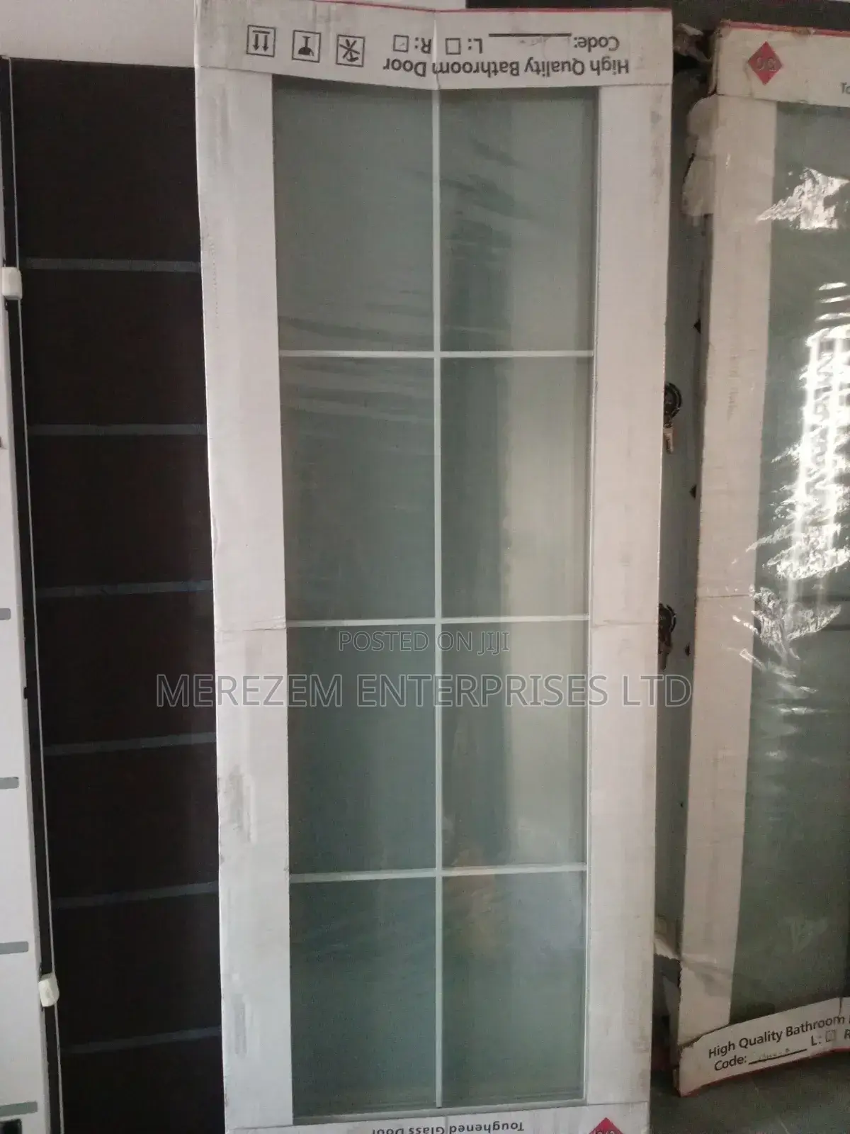 Beautiful Glass Door Perfect for Your Toilet