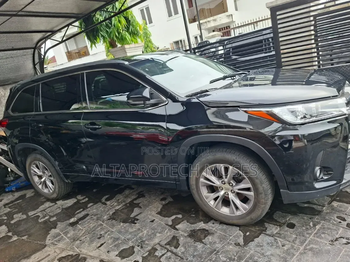 Toyota Highlander XLE 4dr SUV AWD (3.5L 6cyl 6A) 2015 Black