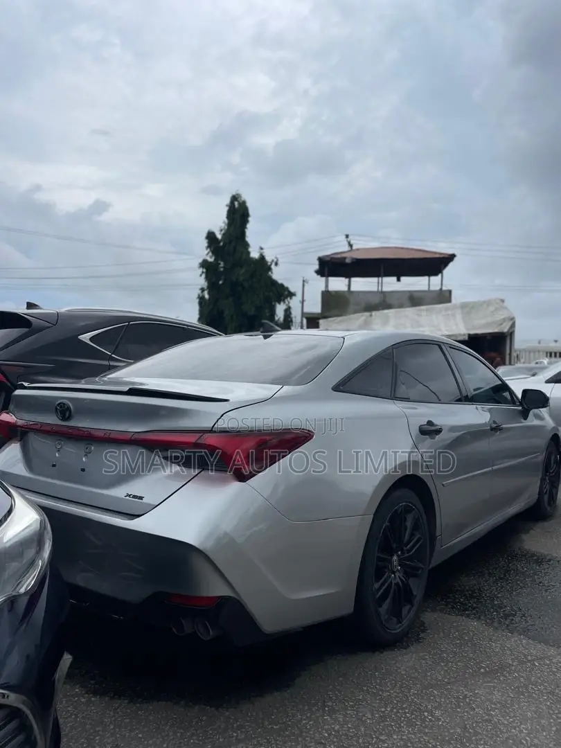 Toyota Avalon 2022 Silver