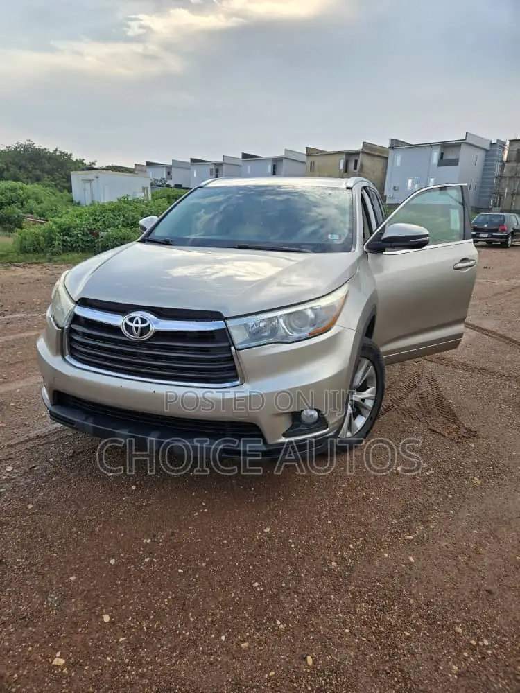 Toyota Highlander XLE 4dr SUV (3.5L 6cyl 6A) 2015 Gold