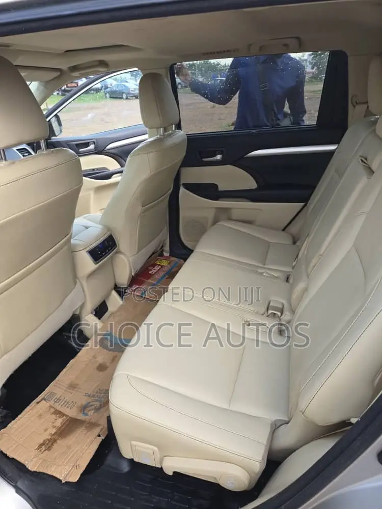 Toyota Highlander XLE 4dr SUV (3.5L 6cyl 6A) 2015 Gold