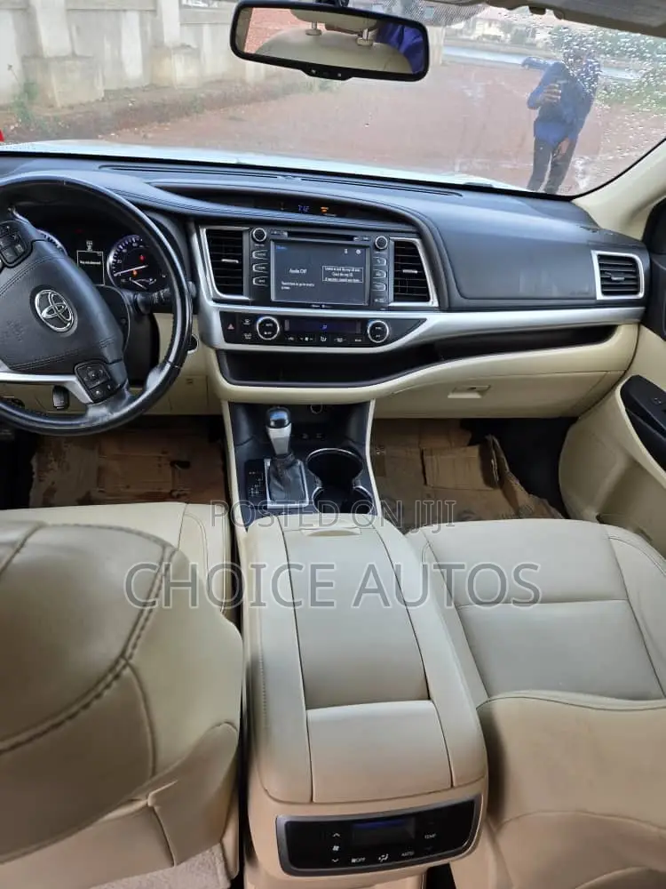 Toyota Highlander XLE 4dr SUV (3.5L 6cyl 6A) 2015 Gold