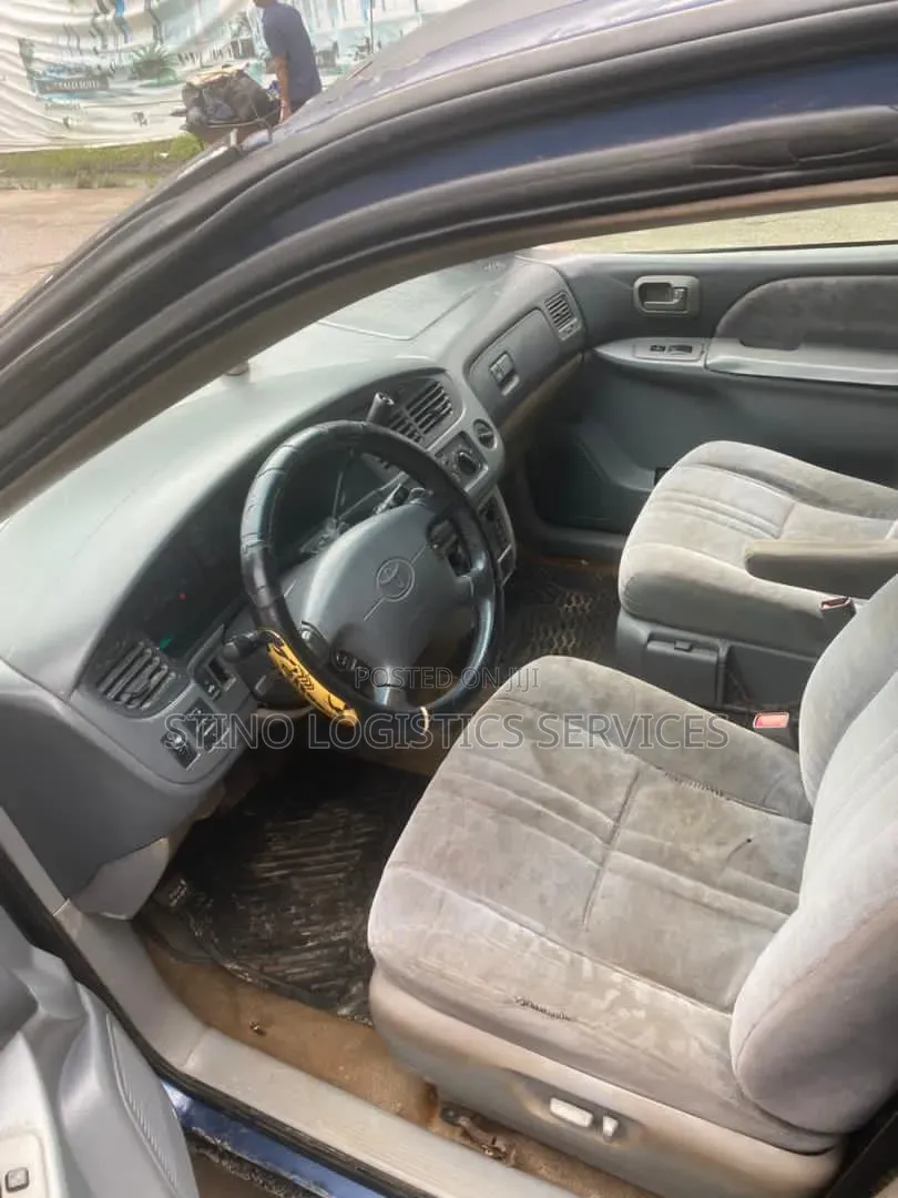 Toyota Sienna 2002 Blue