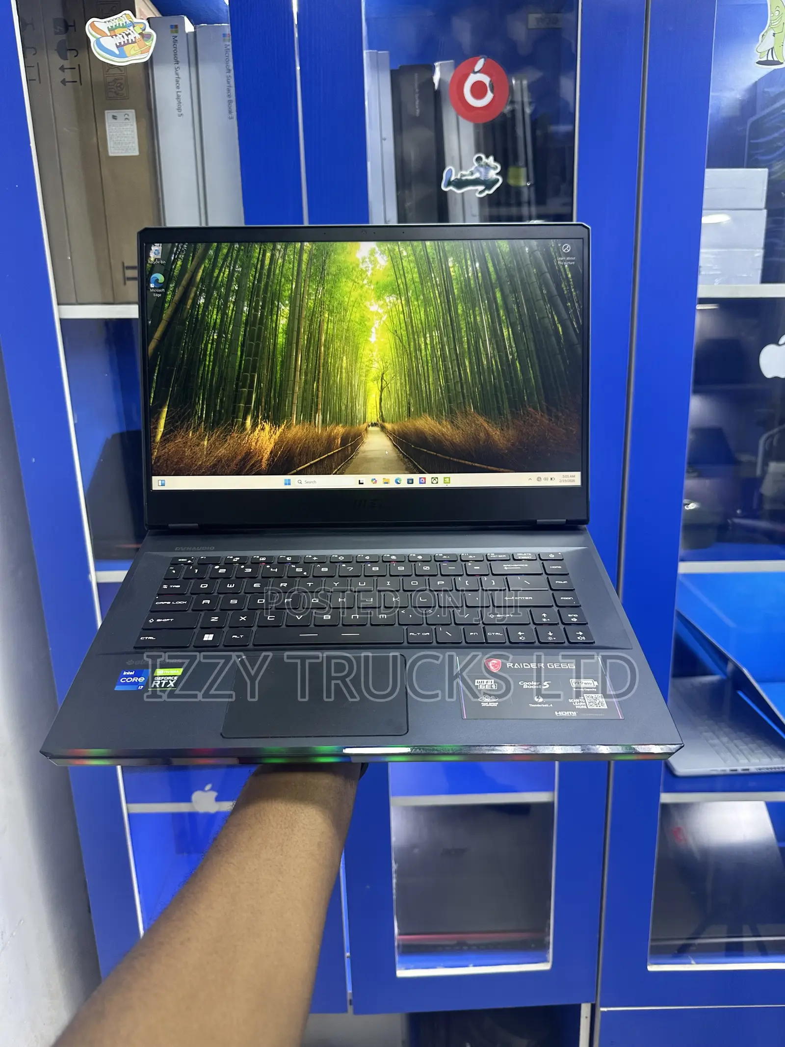 Laptop MSI Raider GE76 12UGS 32GB Intel Core i7 SSD 512GB