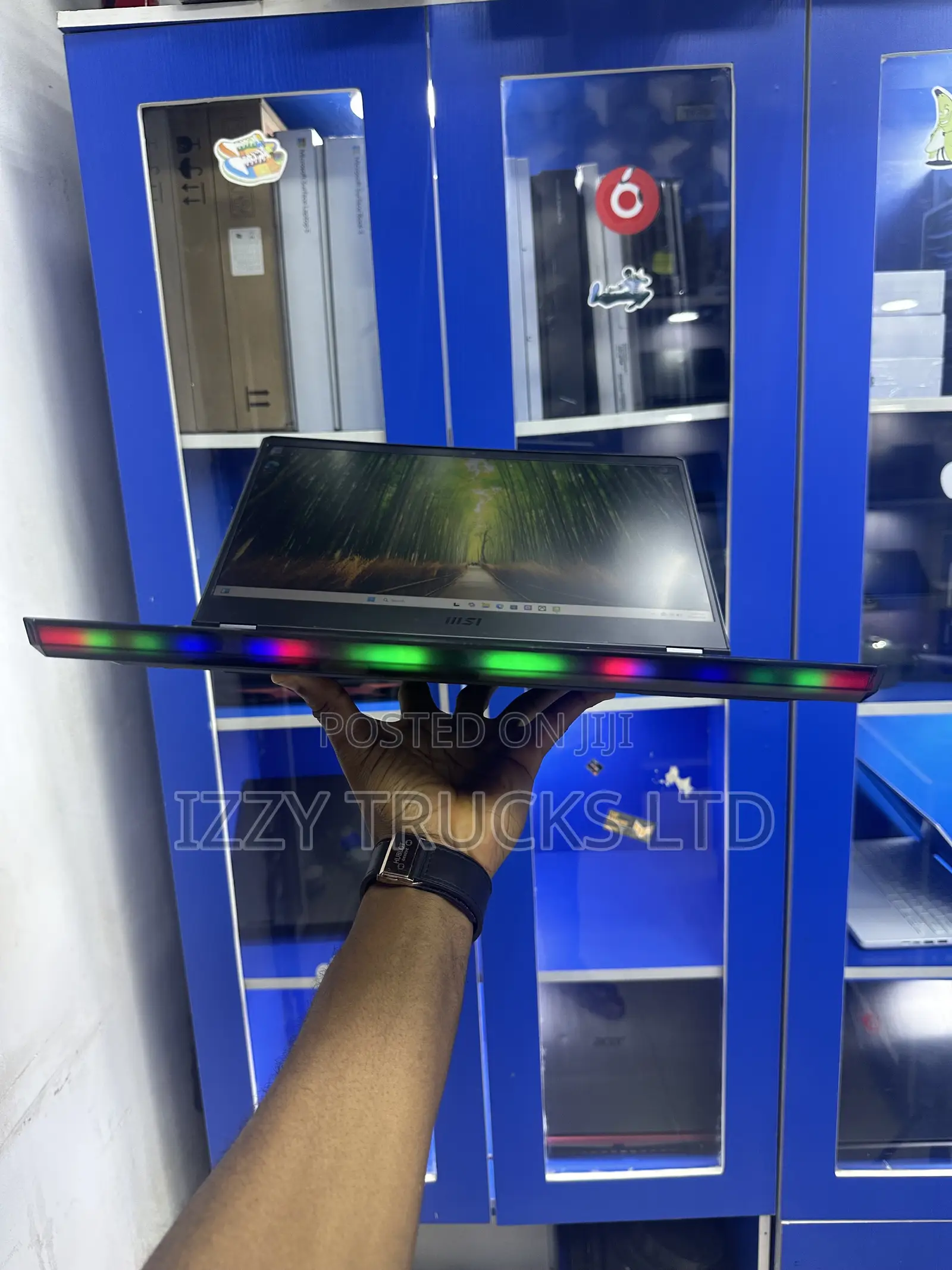 Laptop MSI Raider GE76 12UGS 32GB Intel Core i7 SSD 512GB