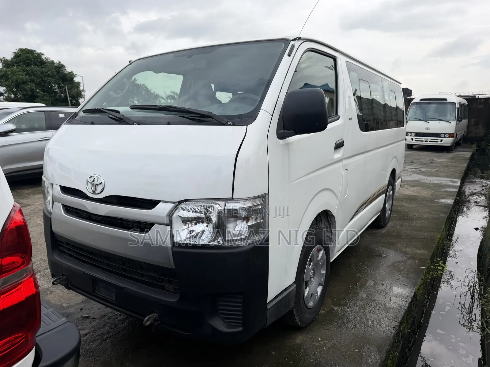 Toyota HiAce 2013 White