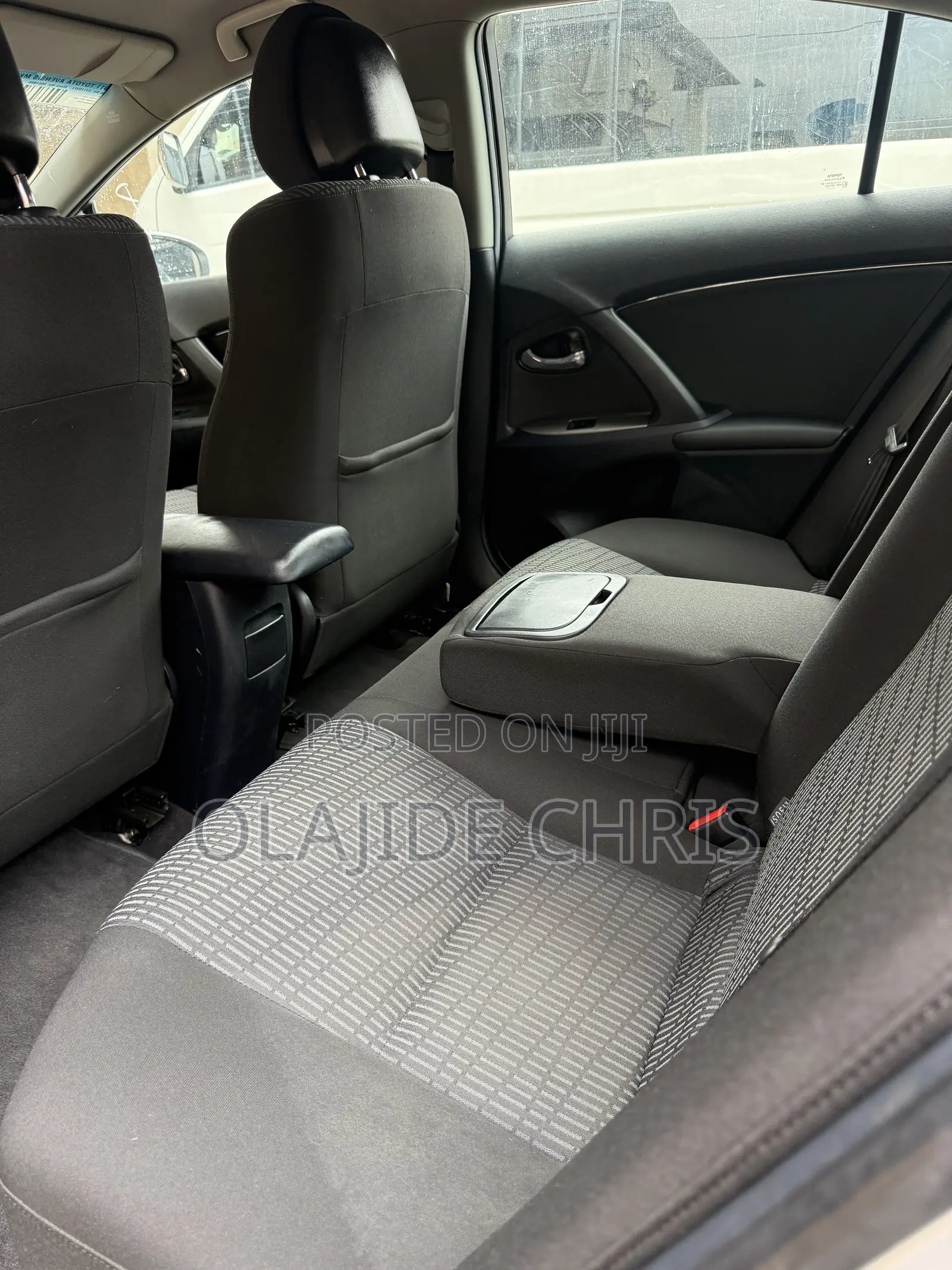 Toyota Avensis 2011 Silver