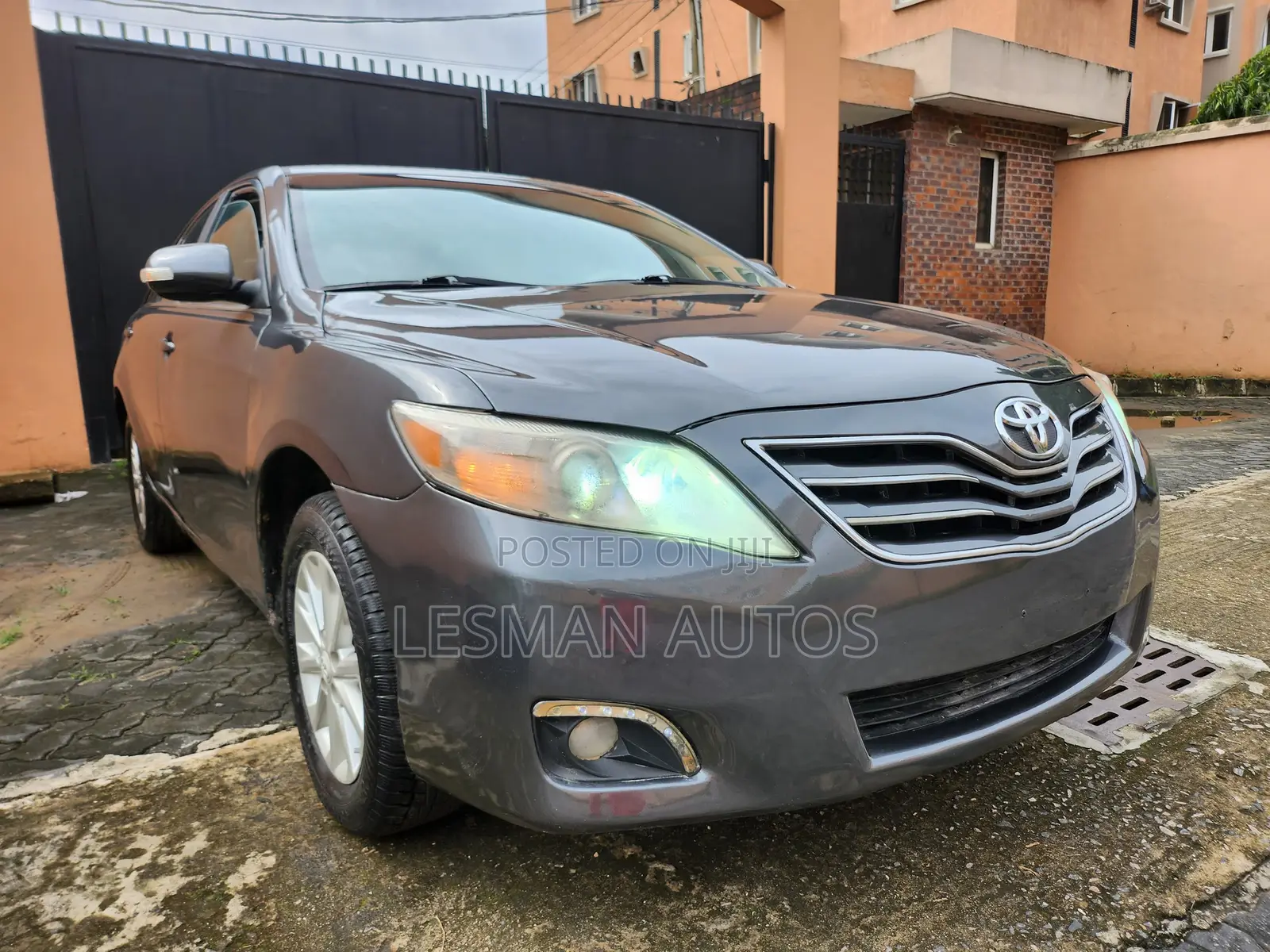 Toyota Camry XLE 4dr Sedan (2.4L 4cyl 5A) 2009