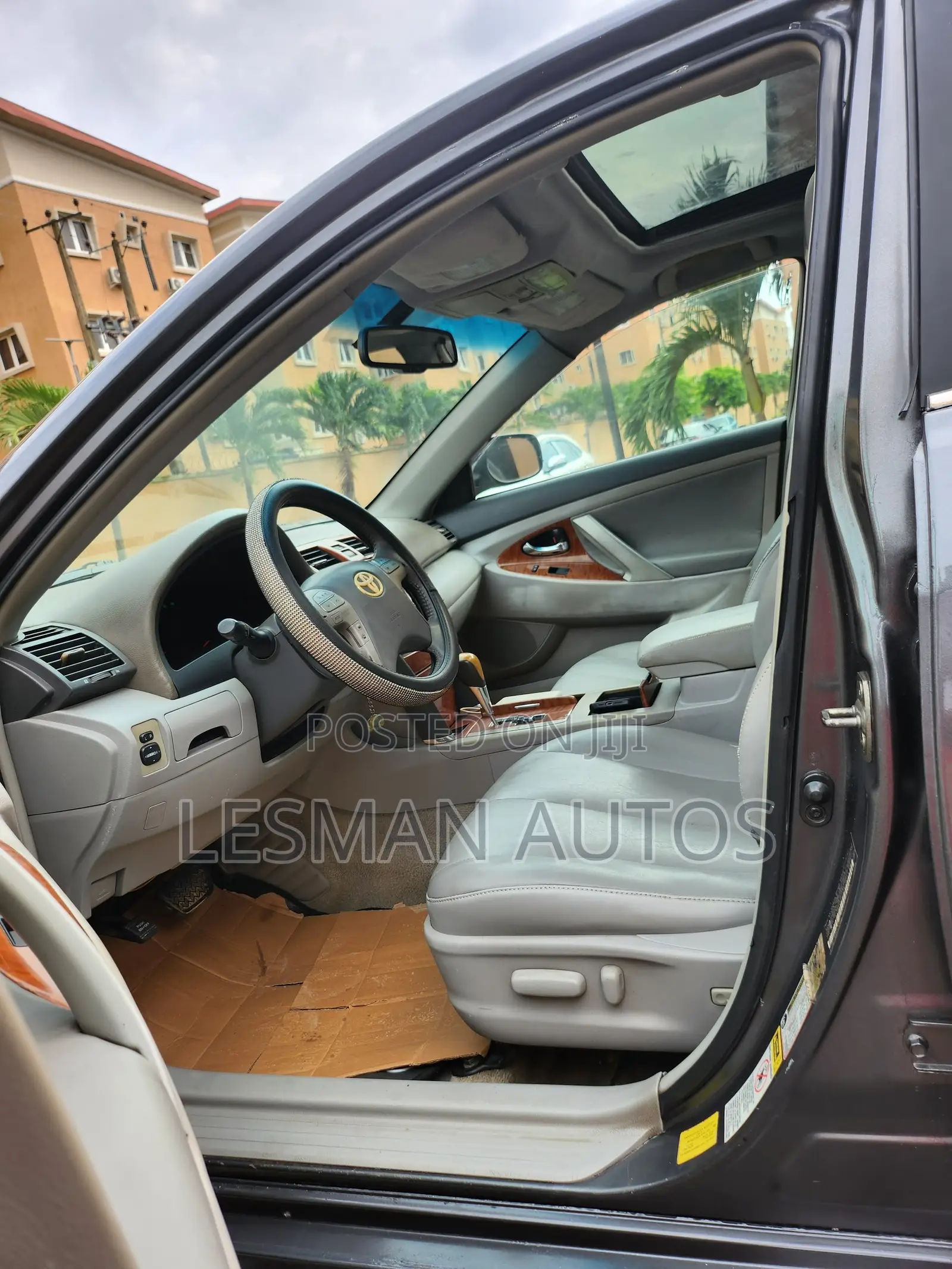 Toyota Camry XLE 4dr Sedan (2.4L 4cyl 5A) 2009