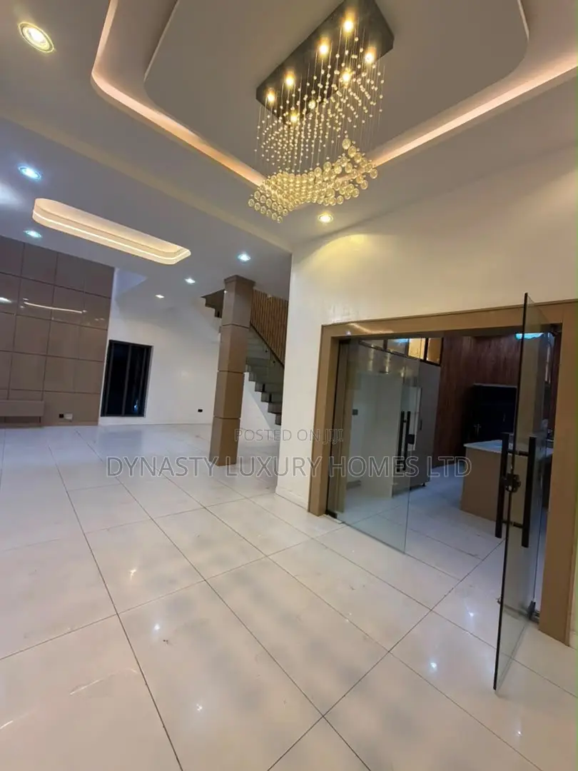 5bdrm Duplex in Asokoro for sale