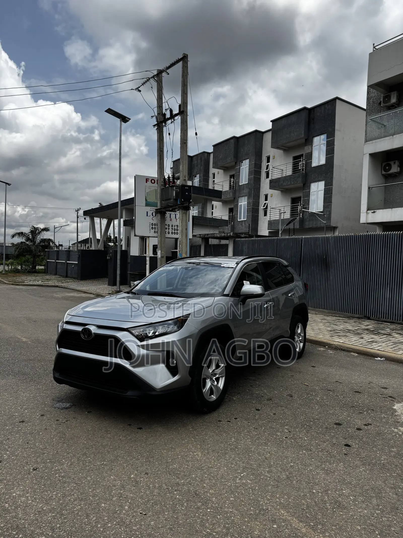 Toyota RAV4 XLE 2021 Silver