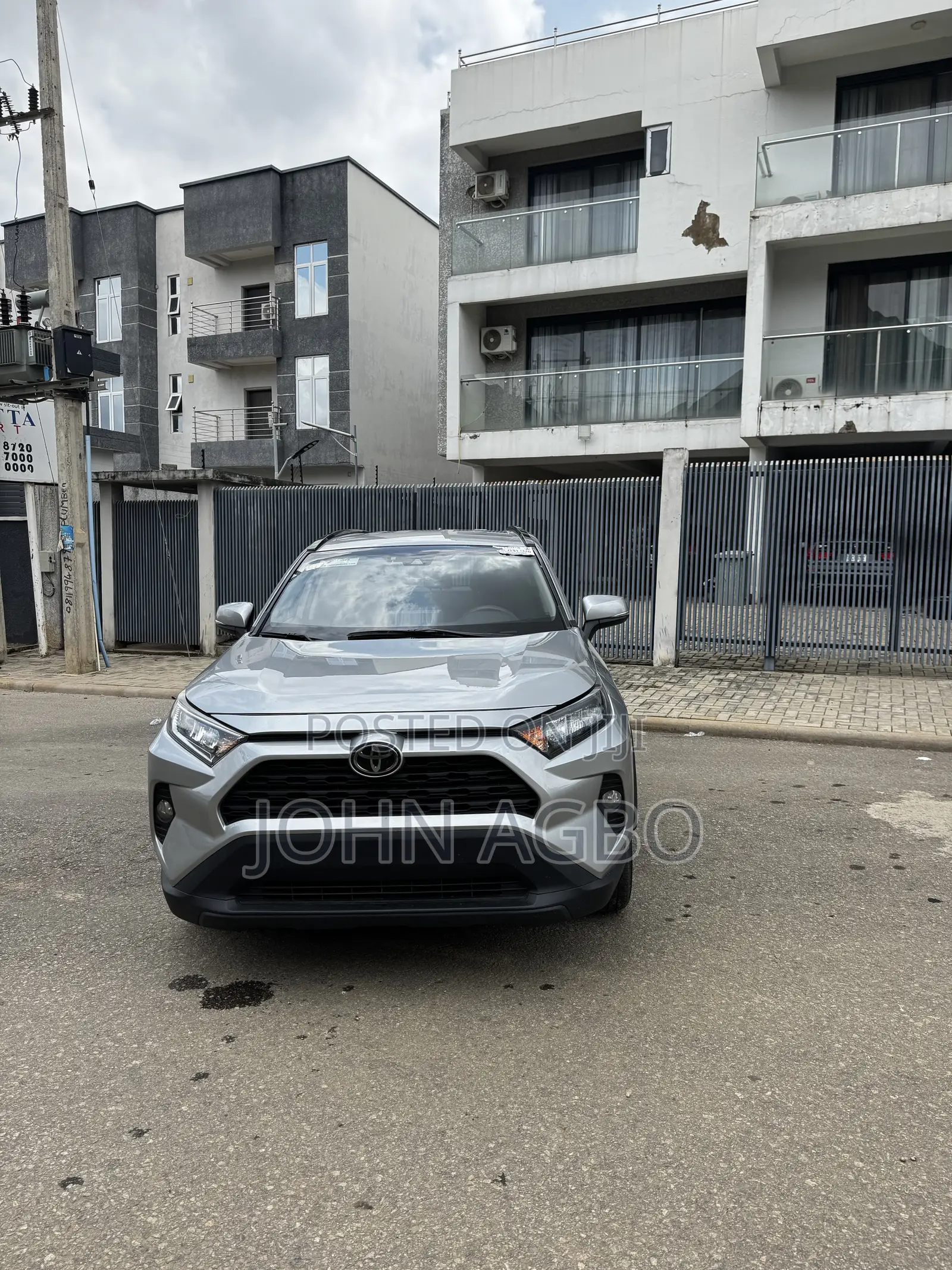Toyota RAV4 XLE 2021 Silver