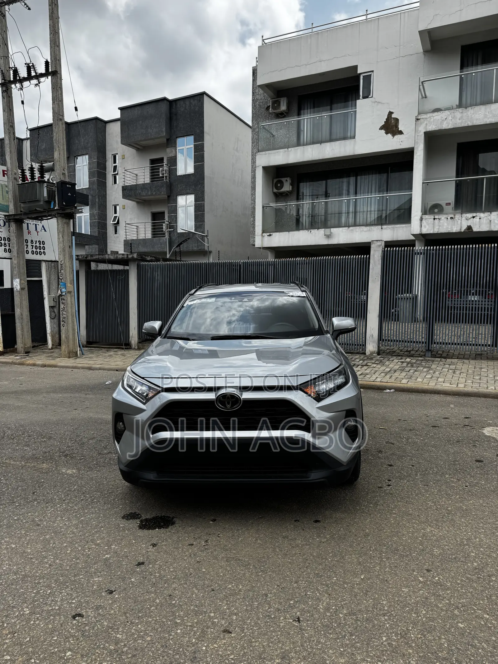 Toyota RAV4 XLE 2021 Silver