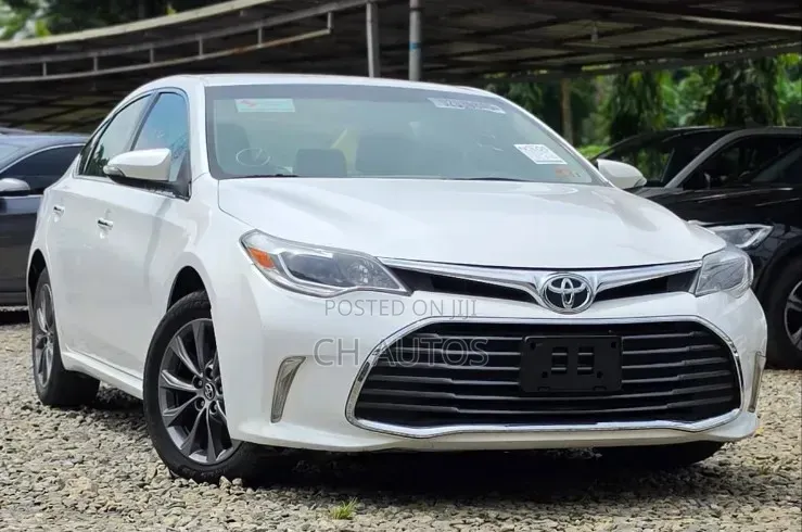 Toyota Avalon XLE Premium FWD Sedan (3.6L 6cyl 6A) 2016 White