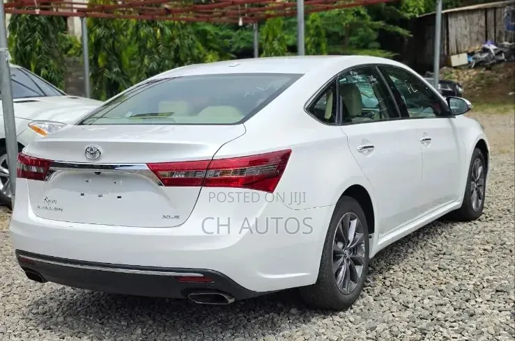 Toyota Avalon XLE Premium FWD Sedan (3.6L 6cyl 6A) 2016 White