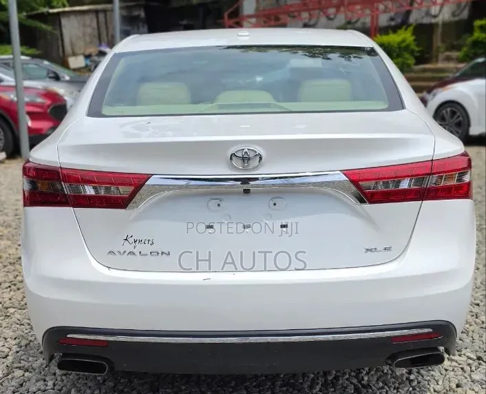 Toyota Avalon XLE Premium FWD Sedan (3.6L 6cyl 6A) 2016 White