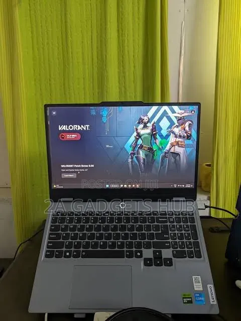 New Laptop Lenovo LOQ 15IRH8 24GB Intel Core i7 SSD 1T
