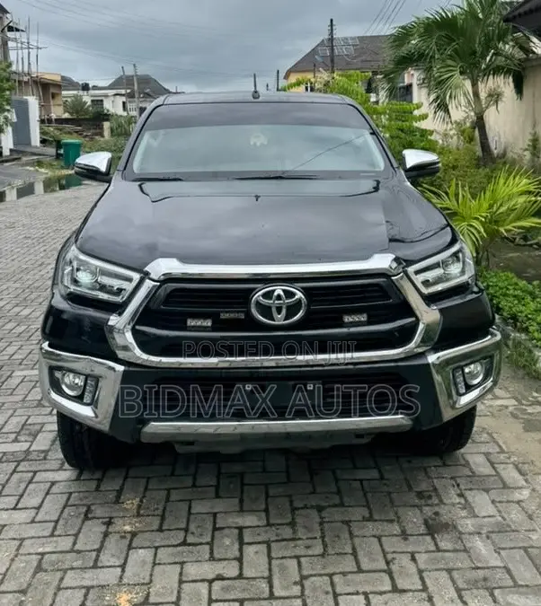 Toyota Hilux 2024 Black