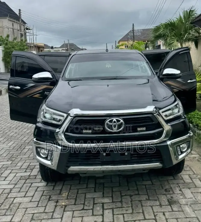 Toyota Hilux 2024 Black