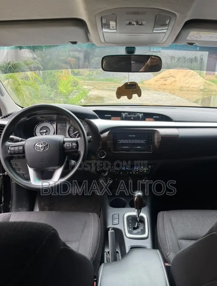 Toyota Hilux 2024 Black