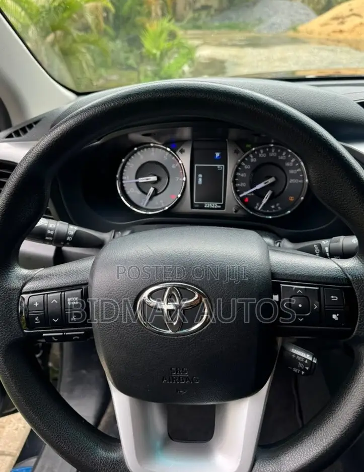 Toyota Hilux 2024 Black