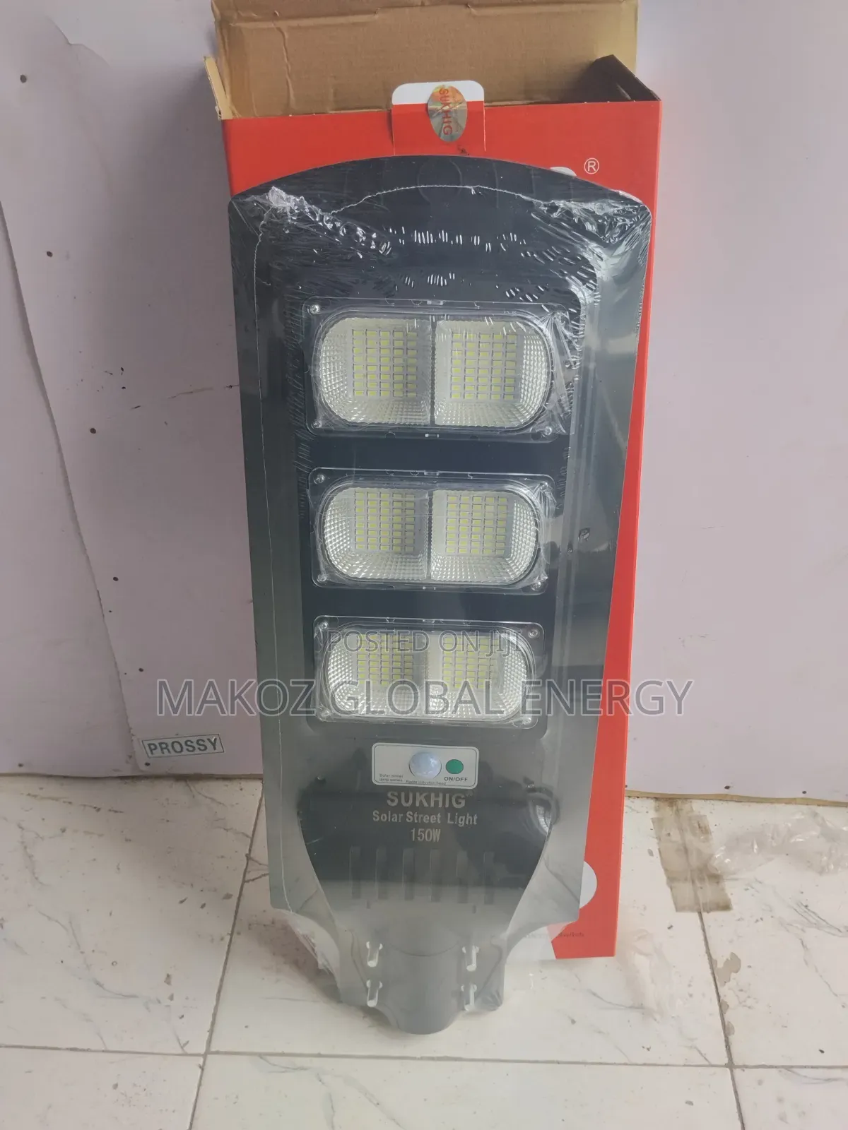 Brand New SUKHIG Solar Street Light 150W Divided
