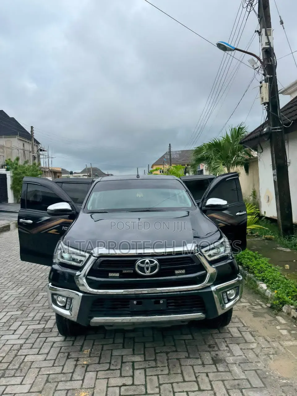 Toyota Hilux 2024 Black