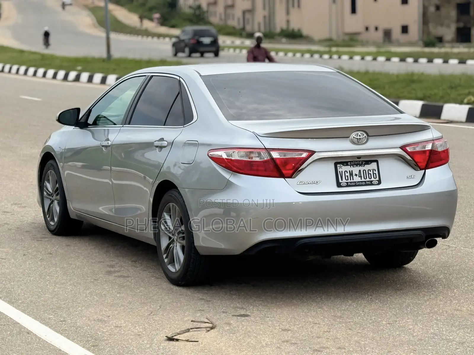 Toyota Camry SE 4dr Sedan (2.5L 4cyl 6A) 2015 Silver