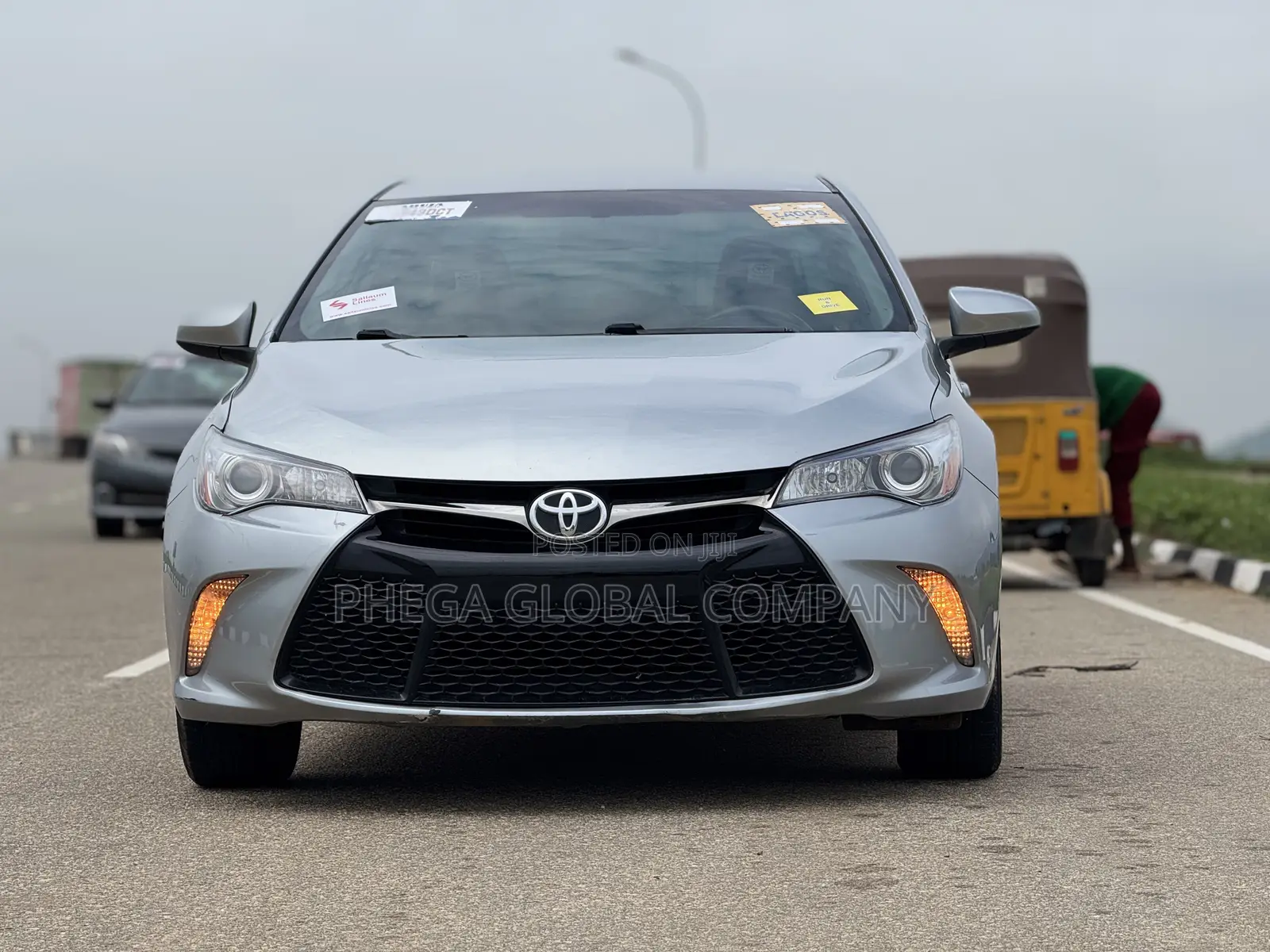 Toyota Camry SE 4dr Sedan (2.5L 4cyl 6A) 2015 Silver