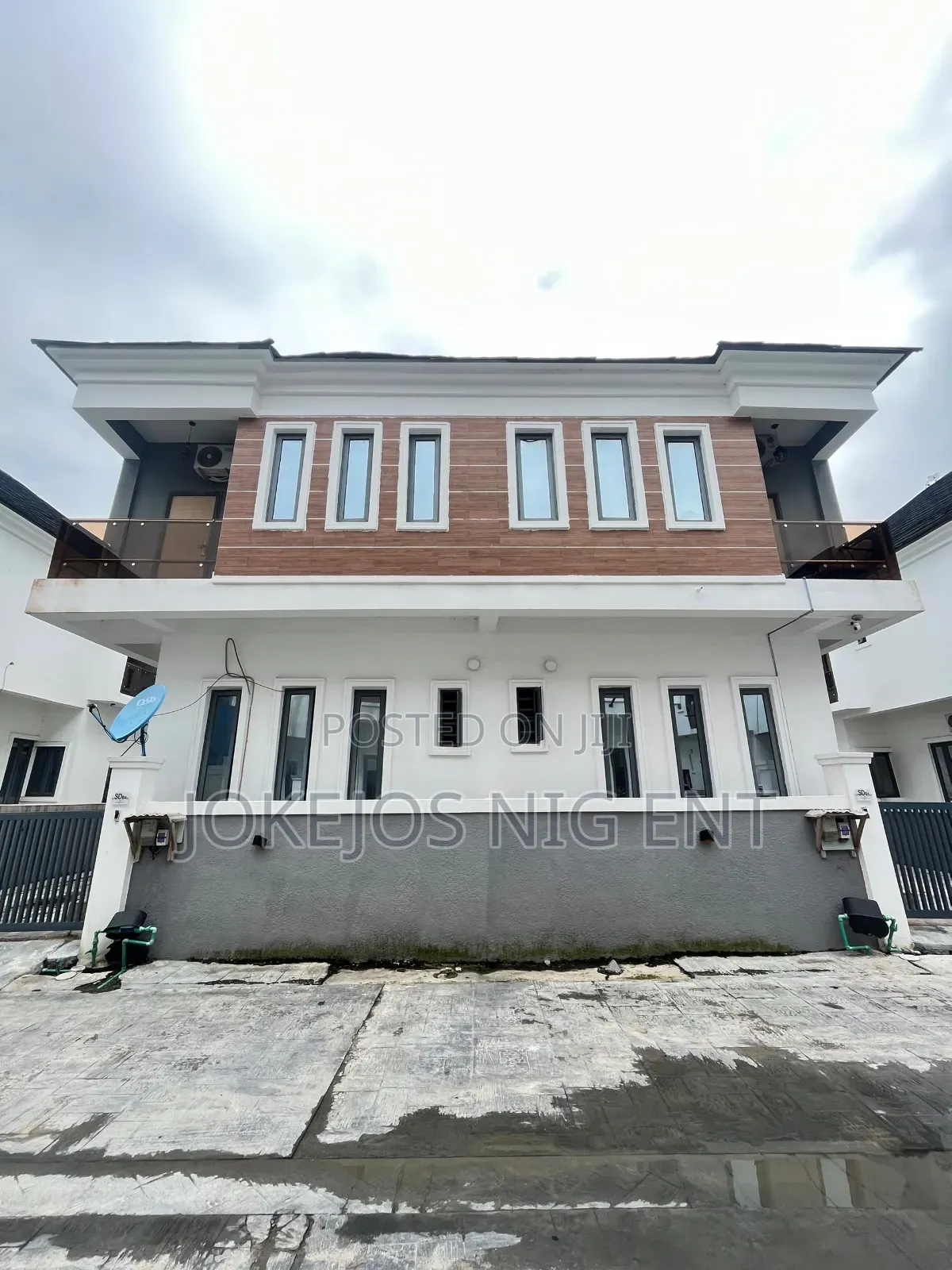 4bdrm Duplex in Harris Drive Vgc, Off Lekki-Epe Expressway for sale