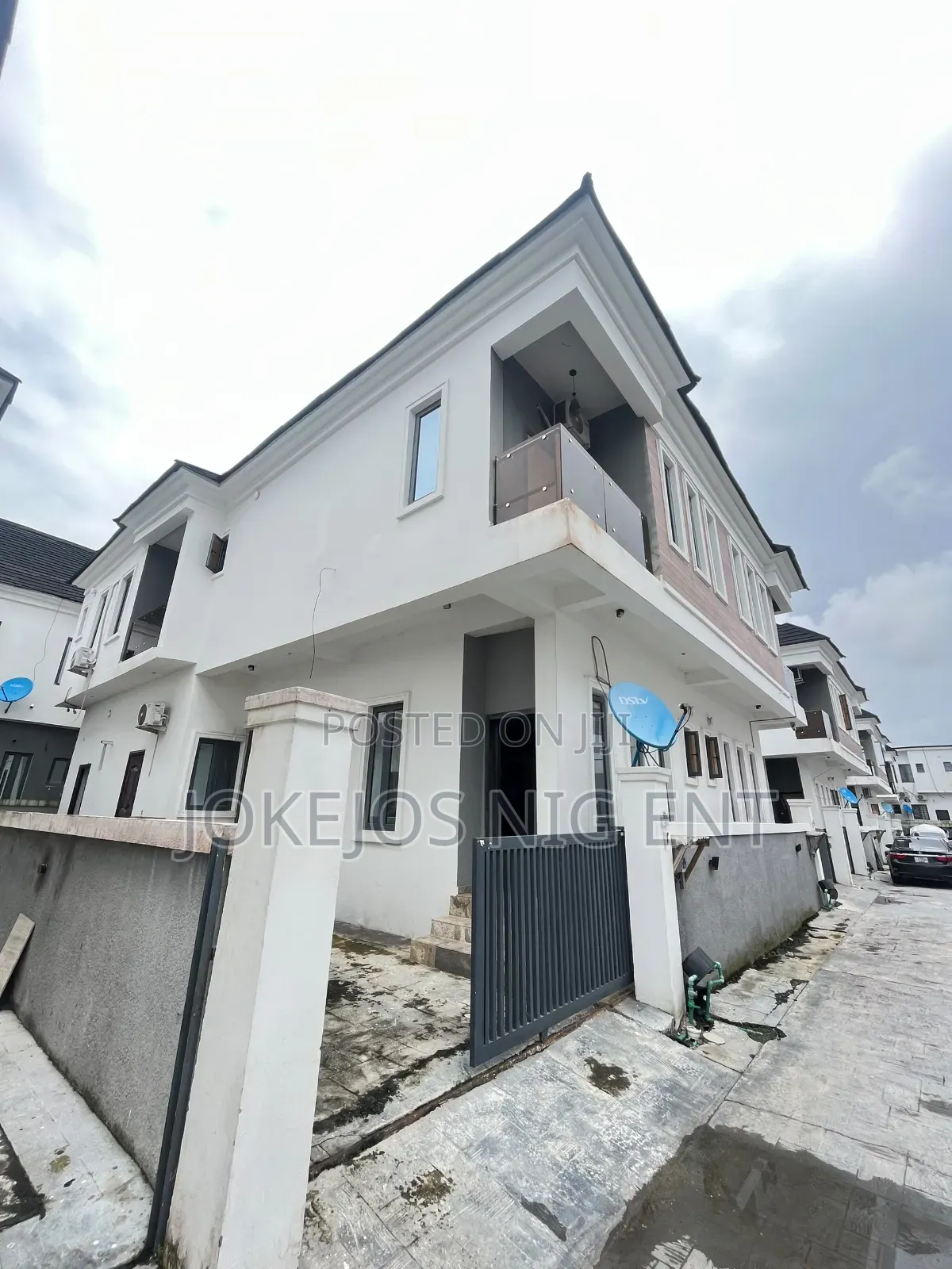 4bdrm Duplex in Harris Drive Vgc, Off Lekki-Epe Expressway for sale
