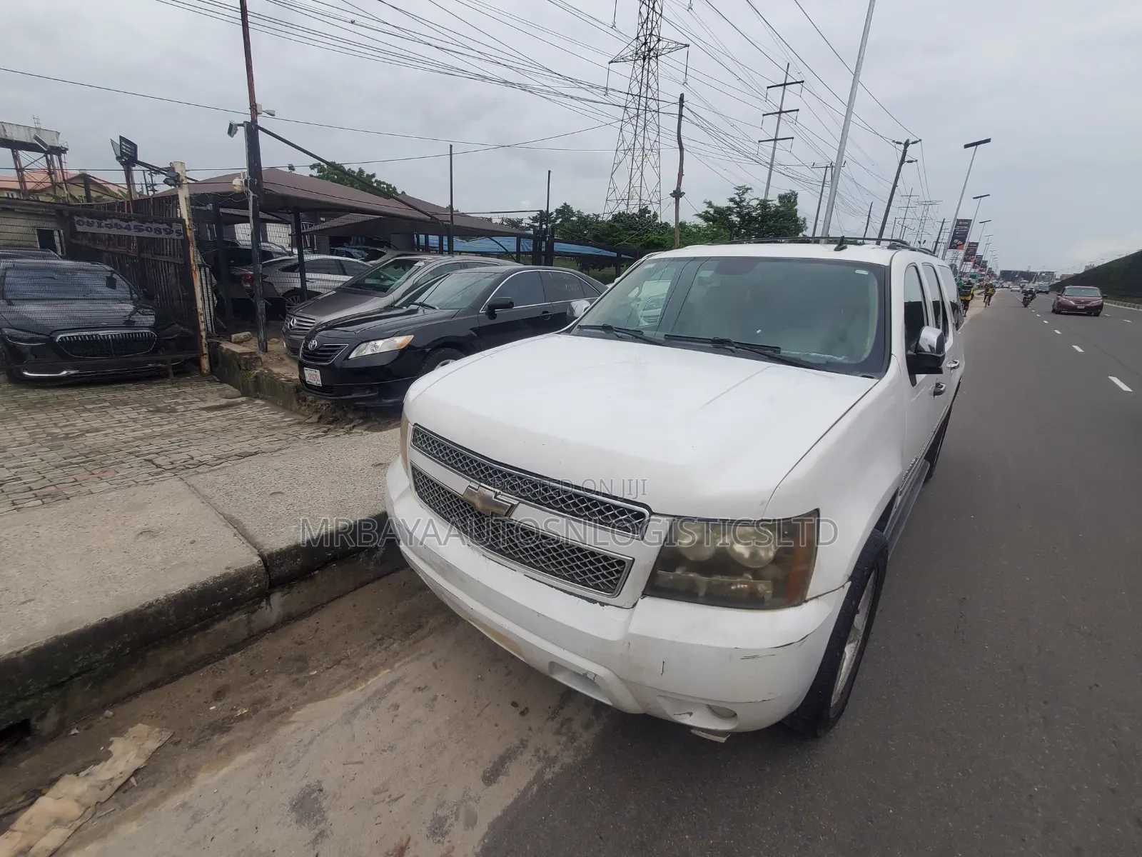 Chevrolet Suburban 2012 White
