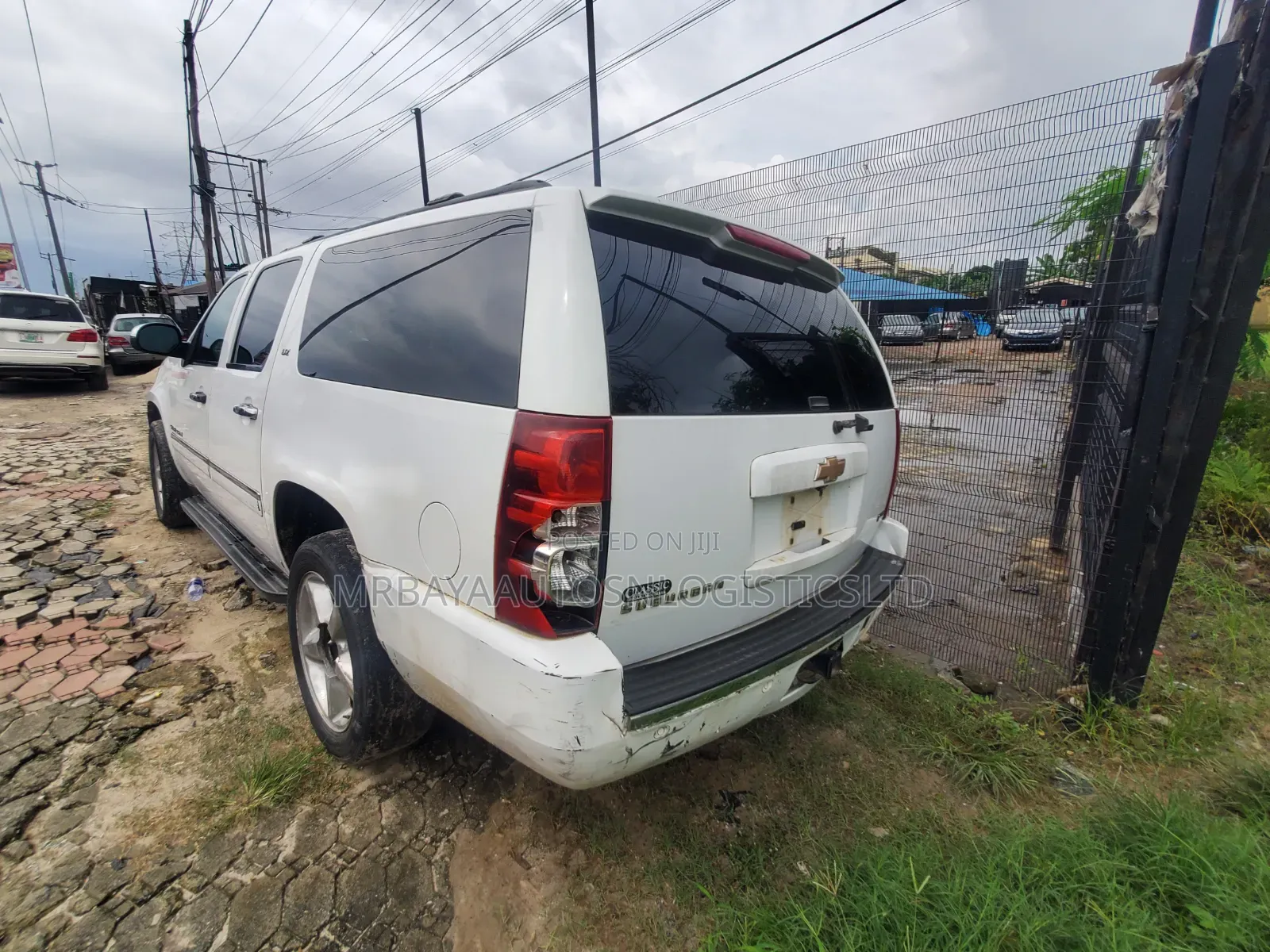 Chevrolet Suburban 2012 White