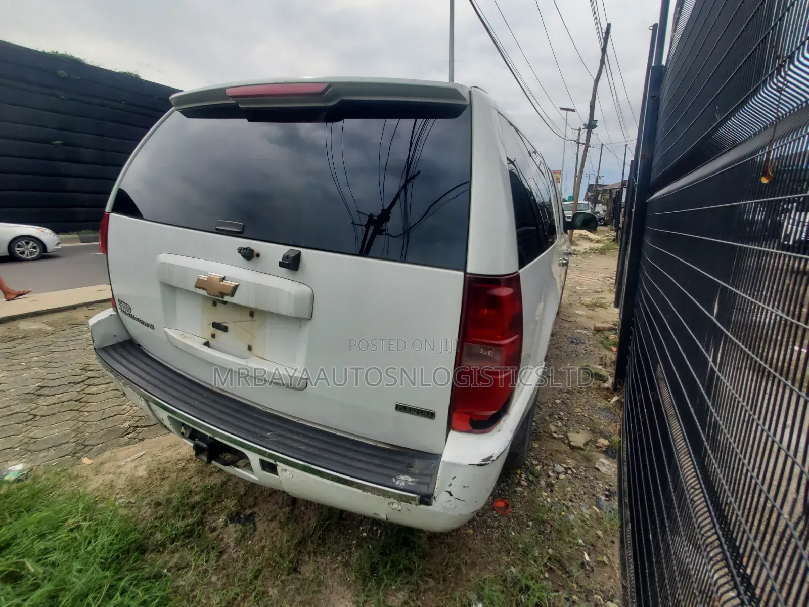 Chevrolet Suburban 2012 White
