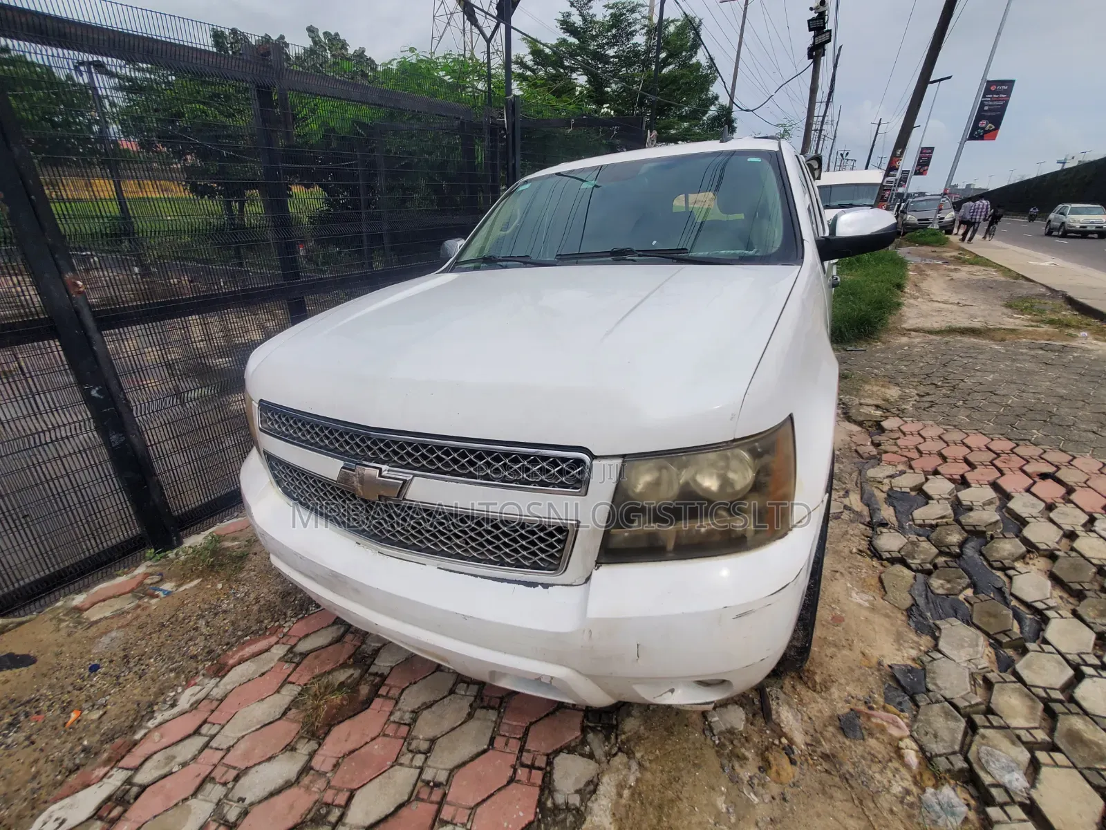 Chevrolet Suburban 2012 White