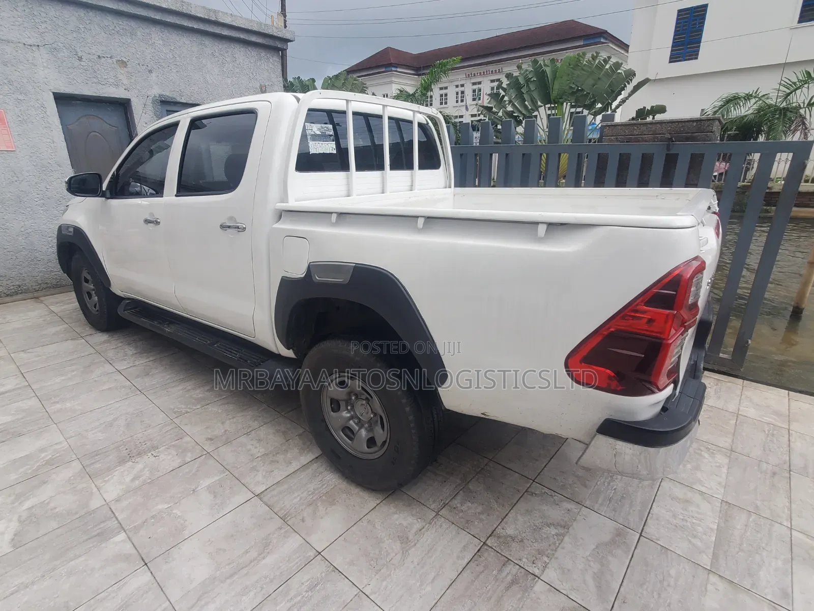 Toyota Hilux Surf 2009 White