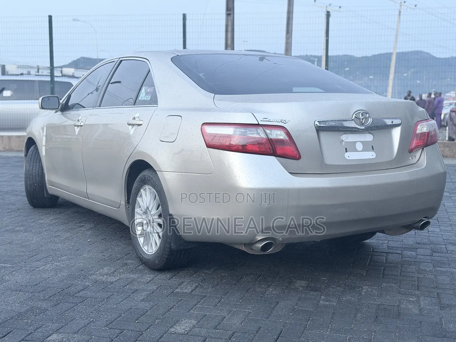 Toyota Camry LE V6 4dr Sedan (3.5L 6cyl 6AM) 2009 Gold