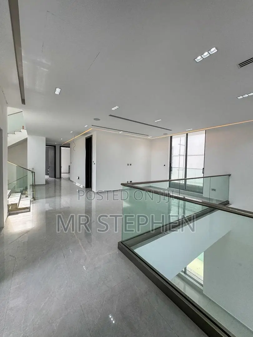 5bdrm Duplex in Banana Island for sale