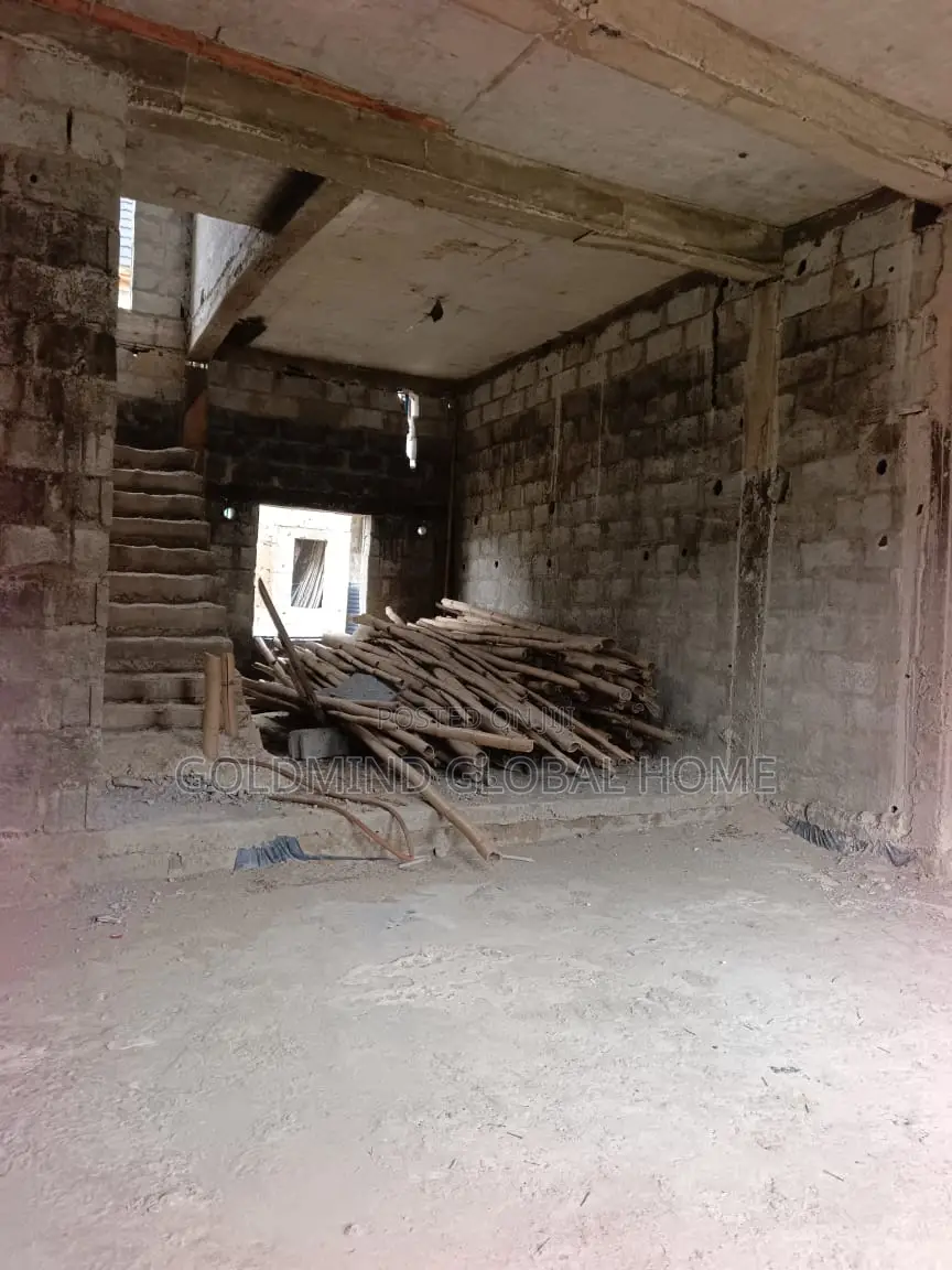 5bdrm Duplex in Goldmind Estate, Sabon Lugbe for sale