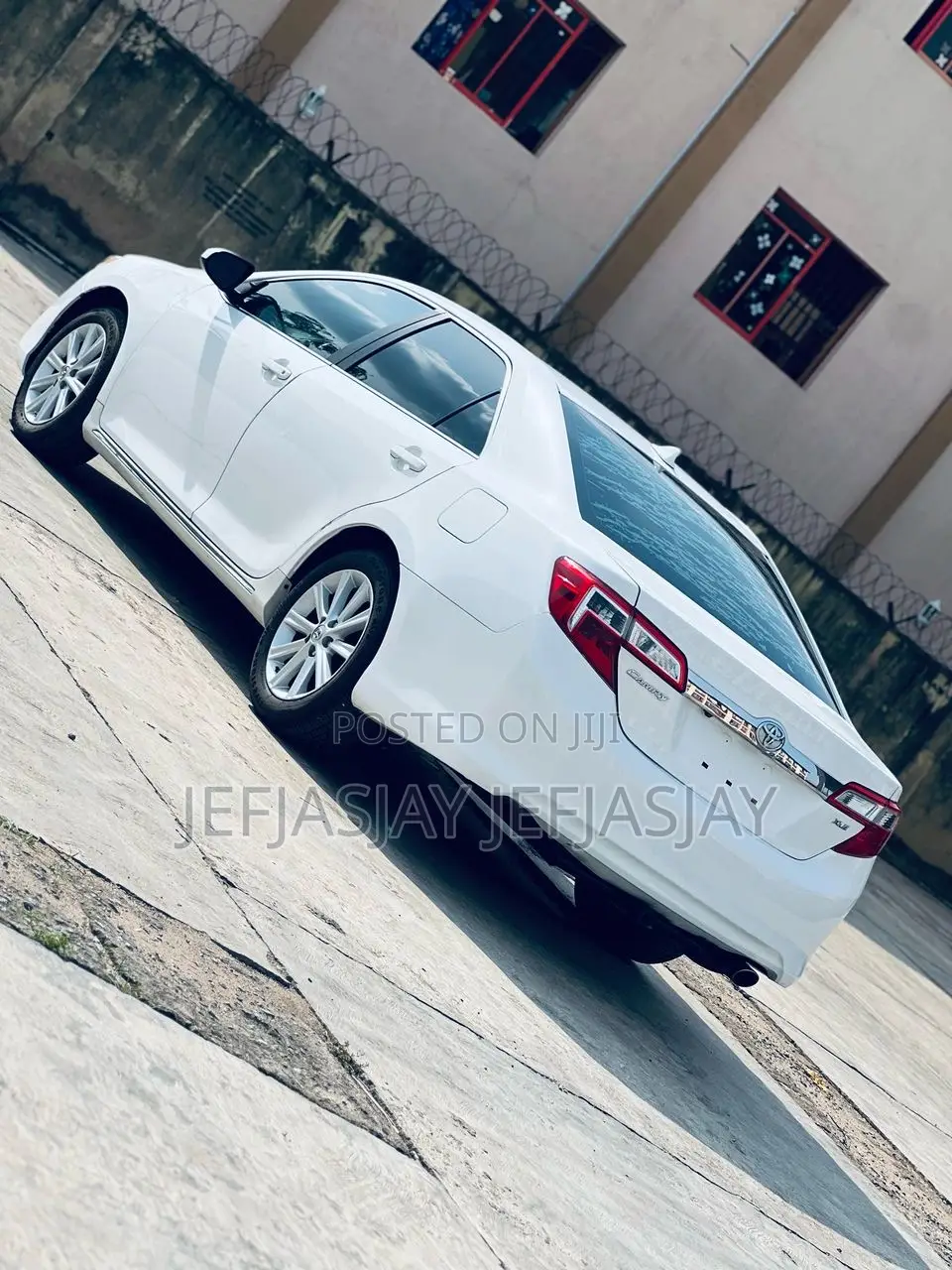 Toyota Camry XLE 4dr Sedan (2.5L 4cyl 6A) 2014 White