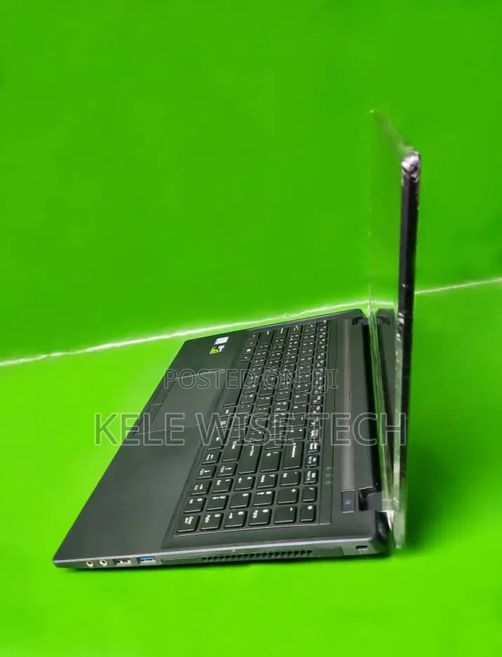 Laptop Clevo P17SM 8GB Intel Core i5 HDD+SSD 750GB