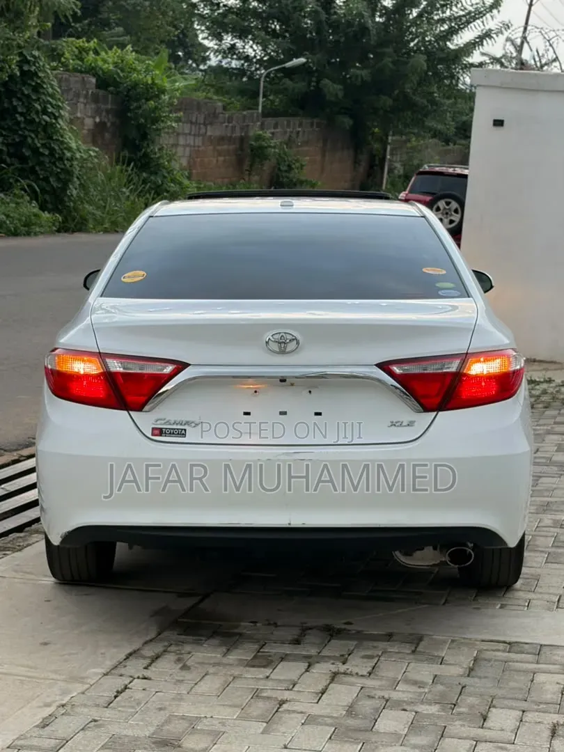 Toyota Camry XLE 4dr Sedan (2.5L 4cyl 6A) 2016 White