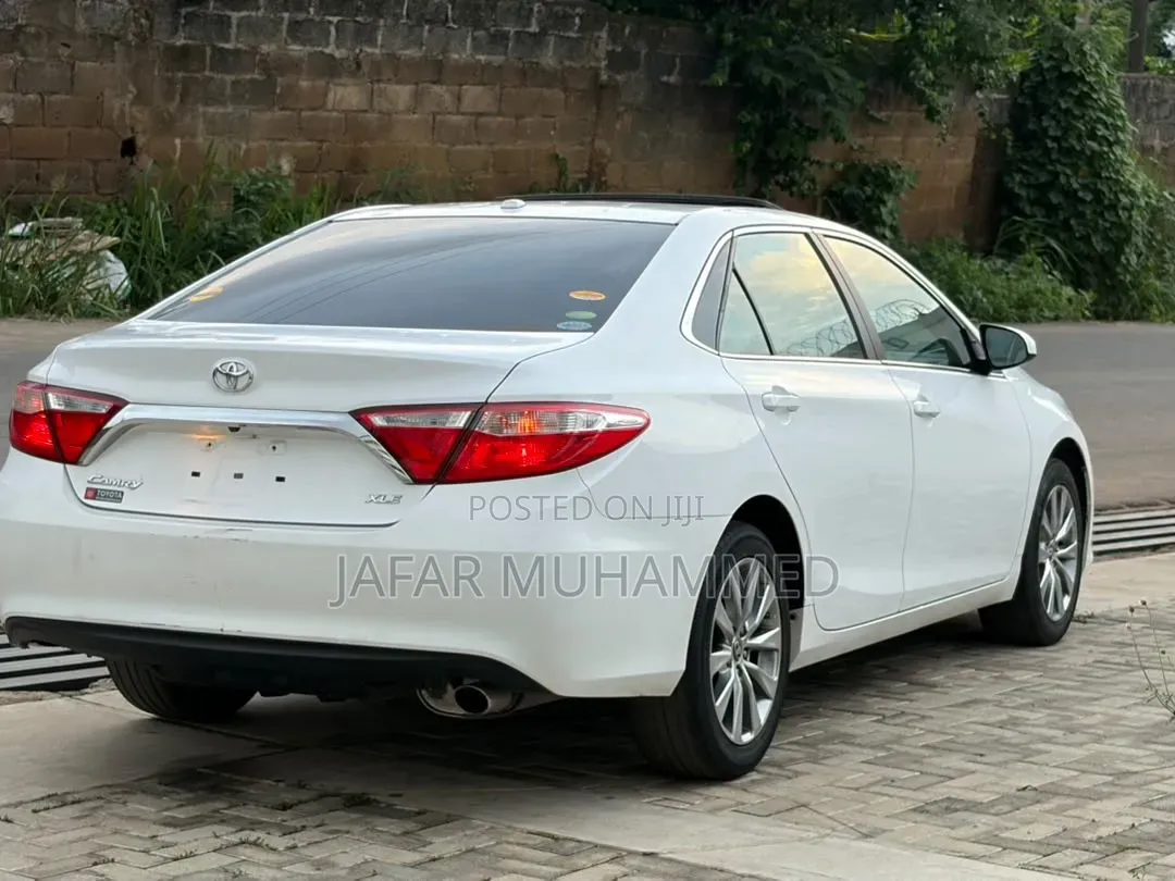 Toyota Camry XLE 4dr Sedan (2.5L 4cyl 6A) 2016 White