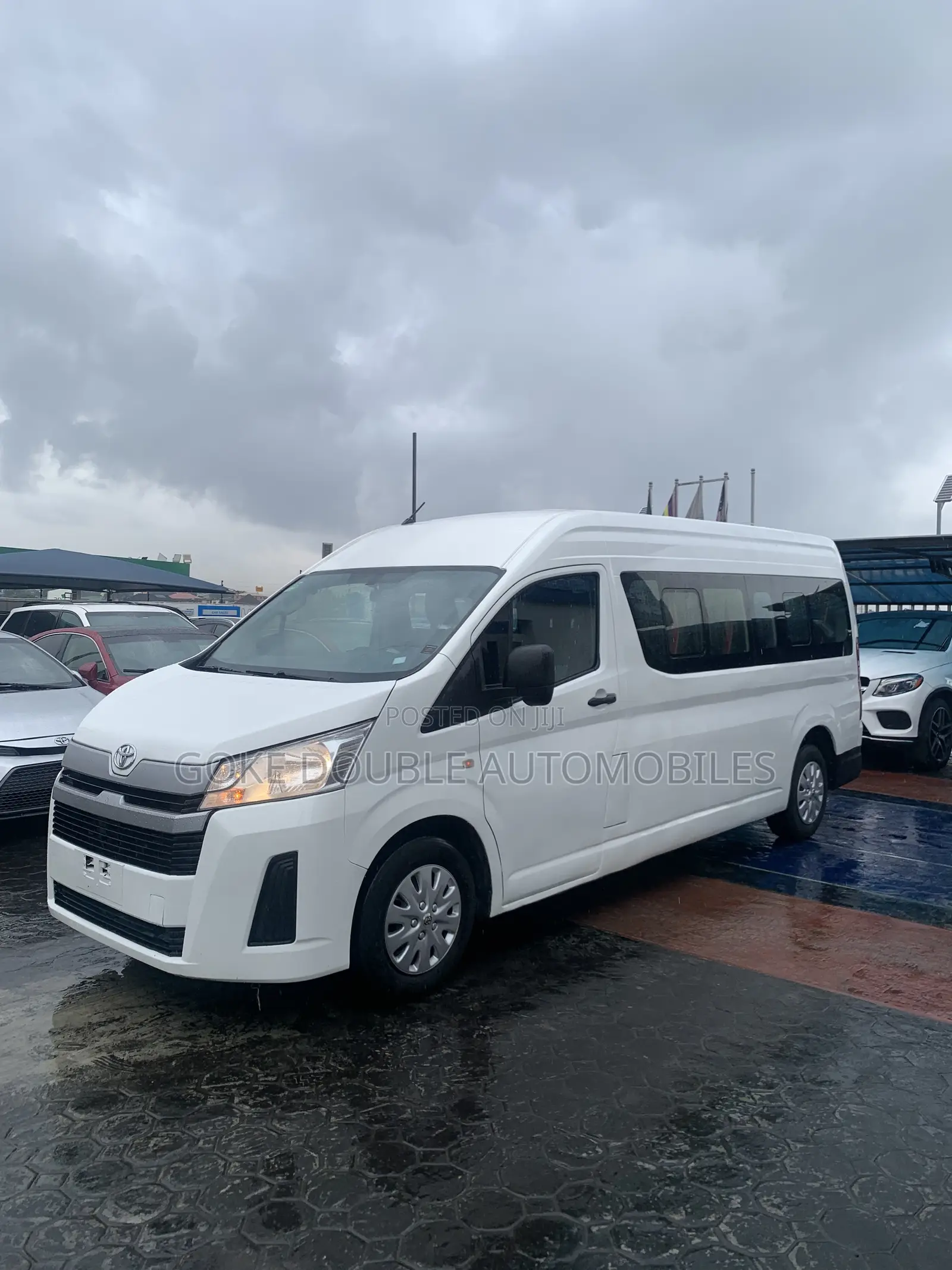 Toyota GranAce 2022 White