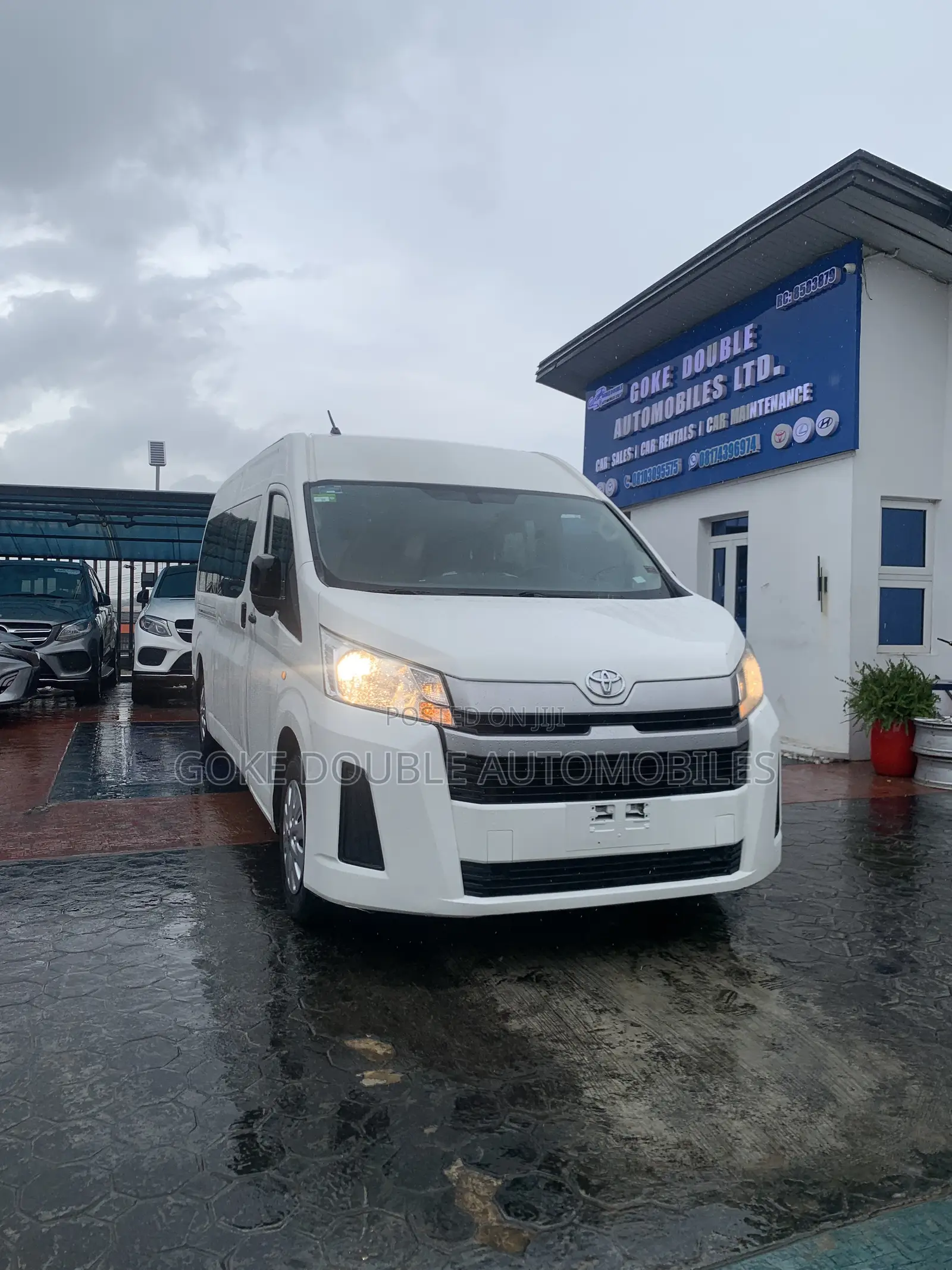Toyota GranAce 2022 White