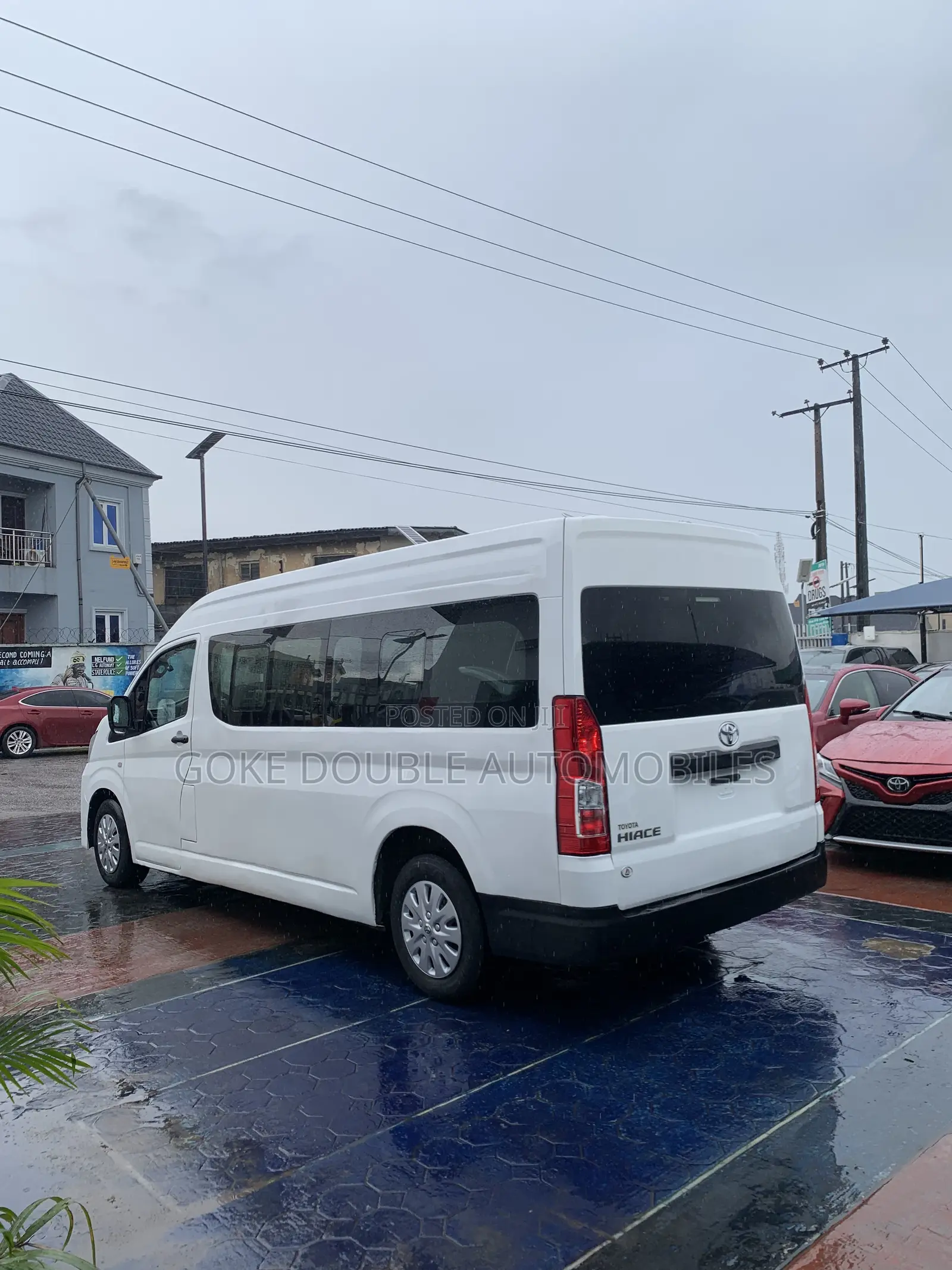 Toyota GranAce 2022 White