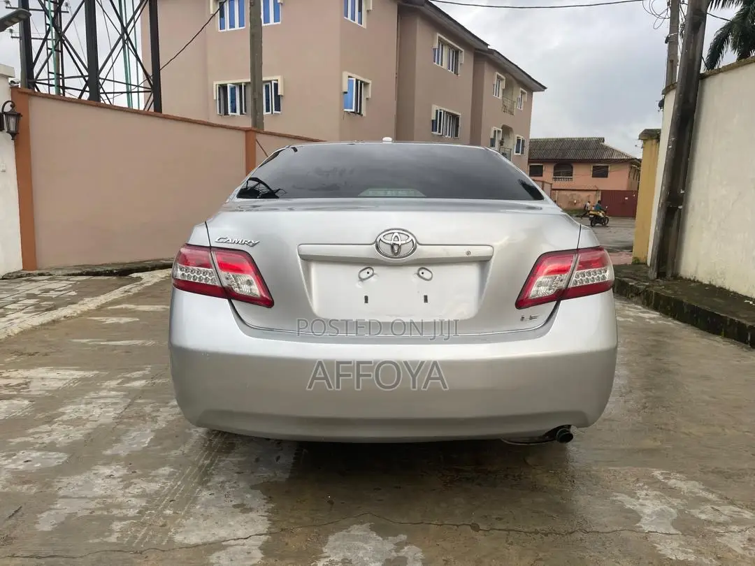 Toyota Camry LE 4dr Sedan (2.5L 4cyl 6AM) 2010 Silver