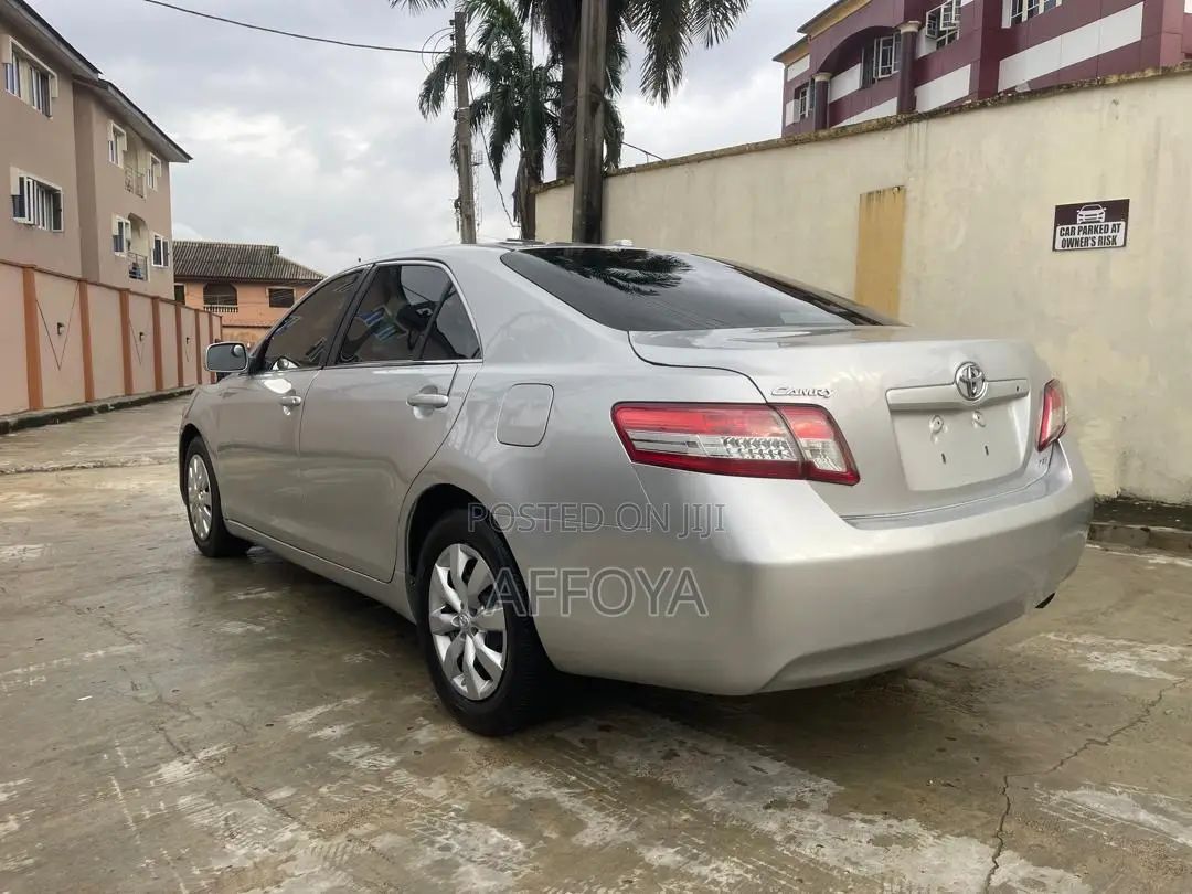 Toyota Camry LE 4dr Sedan (2.5L 4cyl 6AM) 2010 Silver