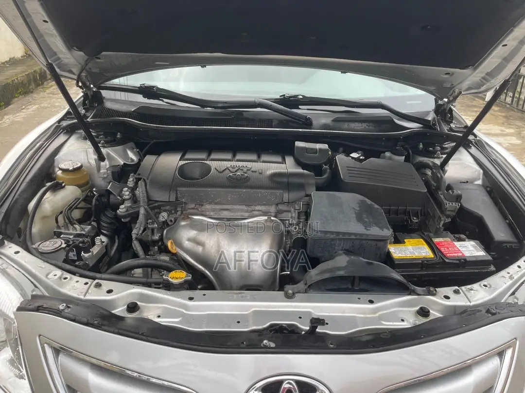 Toyota Camry LE 4dr Sedan (2.5L 4cyl 6AM) 2010 Silver