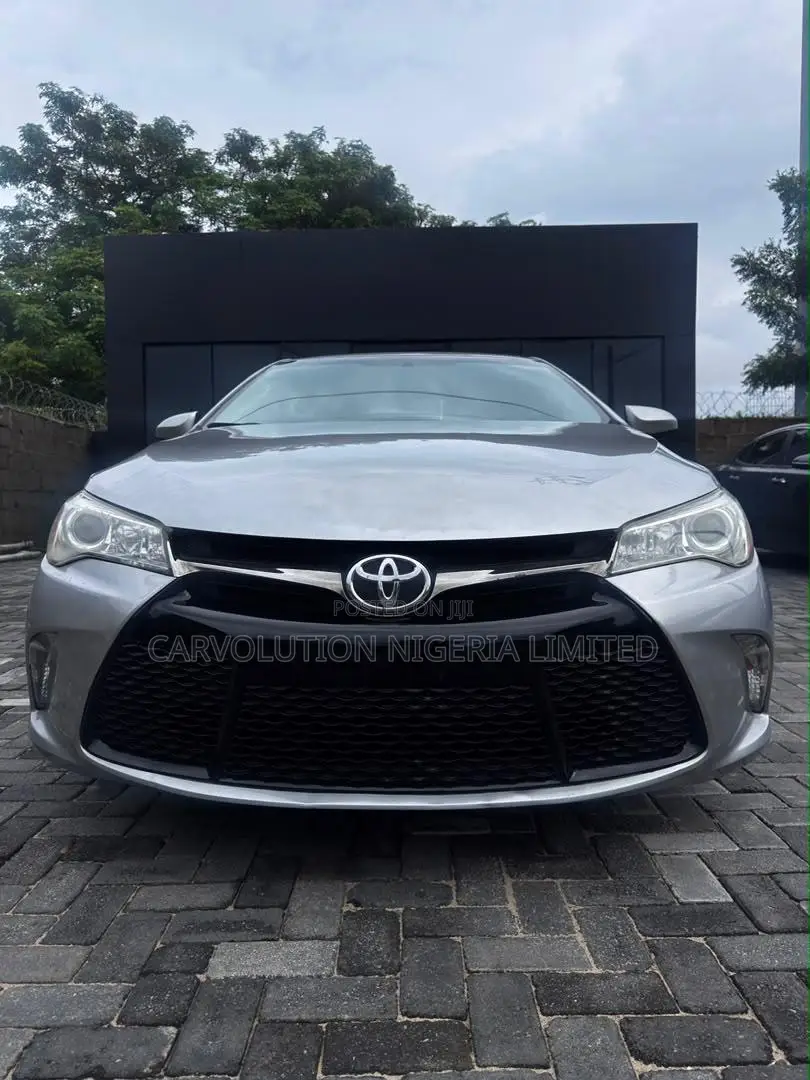 Toyota Camry SE 4dr Sedan (2.5L 4cyl 6A) 2016 Silver